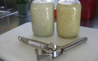 Garlic tin can remove internal parasites